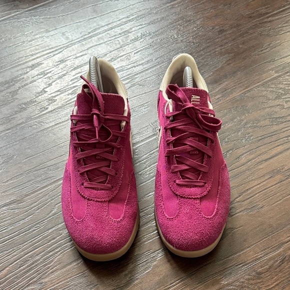 Like New Converse Women's Sneakers in Vibrant Violet & White - Picture 4 of 13